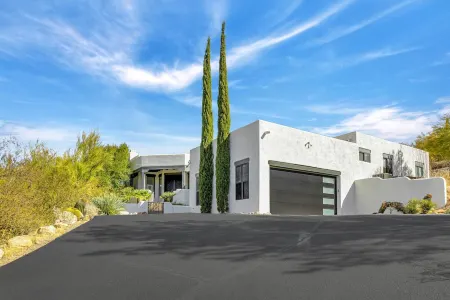 La Paloma: Luxurious Desert Retreat Отели рядом с достопримечательностью «Tucson Clay Co-Op»