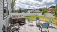 Lone Pine Retreat - 3BR 3BA - With Hot Tub Hotels in Kalispell