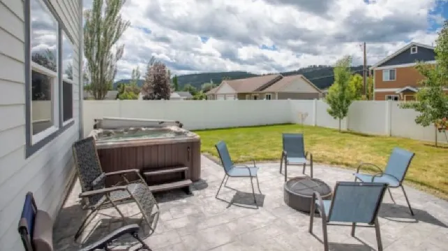 Lone Pine Retreat - 3BR 3BA - With Hot Tub