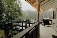 Riverside Retreat - Skagit River with hot tub+fire pit+views