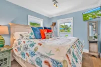 TikiBar with TV &Stereo, PrivateSpa, Heated Pool, Hammock,SUP’s, Kayaks,Bikes,FP