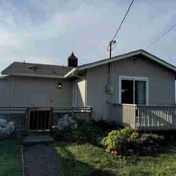 NEW LISTING! Fantasea! Enjoy dramatic crashing waves, fireplace, dog friendly! Hotel Exterior