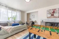 Large families/friends group: 6 bedroom w/3 bathrooms