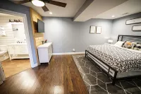 Farmhouse by the Lake with FAST Fiber Internet + Washer/Dryer!