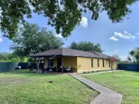 Villa Maria home is min from Beach, SpaceX, Downtown Brownsville and Matamos Mex