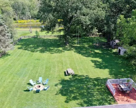 Navy Graduation ~ 6 Flags ~ Bristol Renaissance Faire ~ Casino ~ Outlet Malls โรงแรมในGurnee