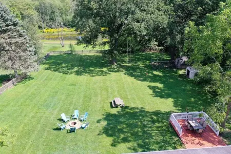 Navy Graduation ~ 6 Flags ~ Bristol Renaissance Faire ~ Casino ~ Outlet Malls Отели рядом с достопримечательностью «Logger's Run»