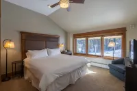 Ski-in/Ski-Out Luxury 4 Bed Penthouse - Late Summer and Fall Specials!