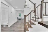 NEW! Charming RiversideHome-CT RiverPrivate, Spacious, Family & Pet Friendly