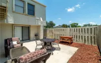Welcome to our 3 bedroom 2.5 bath town house in the heart of Wellington Florida