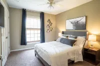 Secluded, updated 4BR, kid friendly, 5 min from restaurants