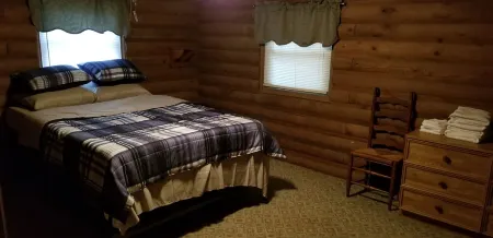 LOG Cabin, 5 miles from town, but very country setting