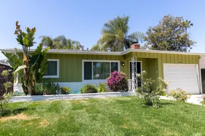 Villa La Verde -Remodeled 4BR Villa, Pool & Guesthouse in Los Angeles Hotels near Warner Center Park