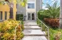 TOP FLOOR 'PENTHOUSE' 2BED/2BATH