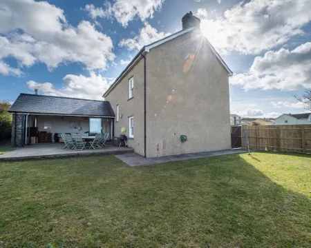 Luxury Holiday Cottage, Beach with Great Sea Views, Broad Haven, Pembrokeshire Hotels in The Havens