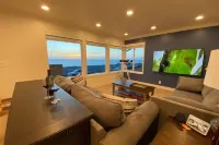 Ocean/Beach Front 🏖🌊w/ Sweeping Oceanviews🌅🐳🪂