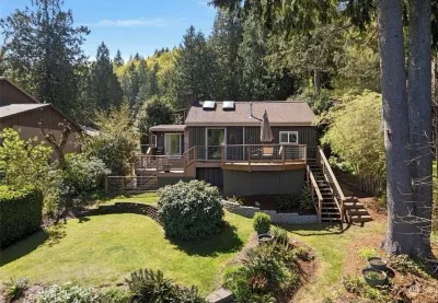 Peaceful, Private, Cozy Lakefront Cabin, stunning views. Bellingham Rock Landmark 주변 호텔