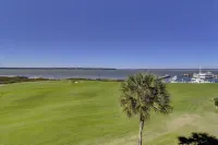 3 Bdrm Waterfront Villa in Harbour Town- Relax to the sounds of the Calibogue