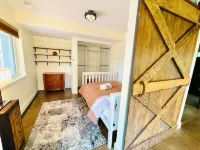 Walkout Basement from a Superhost! Hotels in Lyons
