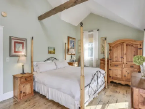 Hot Tub Relaxing Retreat. Large Group Gatherings! Business Travel. Hotel di Kenosha