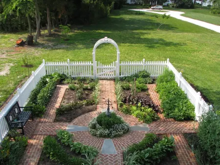 Historic Cottage on Ware River Estate