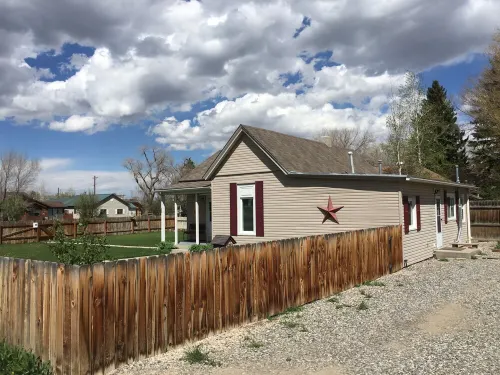 Downtown Cody!!! Bobbi's Bunkhouse on Alger - مطابخ