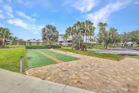 FIRST FLOOR 3/2, GOLF, POOL, TENNIS, BEAUTIFULLY  REMODELED CLOSE TO BEACHES