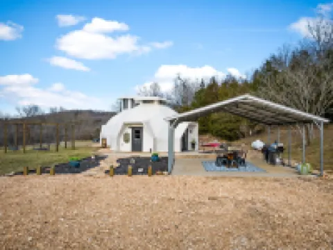 Dome House on Bear Creek - Hot Tub - 20 acres of Bear Creek Frontage - Secluded