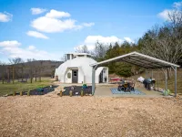 Dome House on Bear Creek - Hot Tub - 20 acres of Bear Creek Frontage - Secluded