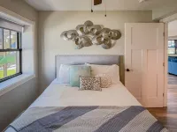 Kayak Shack: 1st Floor, Waterfront Lake House, Dock Boat & Jet Ski