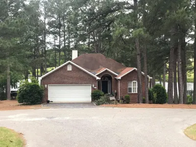 Lake and Golf View Vacation in Pinehurst Hotel dekat The Country Club of North Carolina