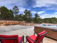 Spacious, Private Hot Tub, 6 bedrooms 5 Ensuite Bathrooms. 7th night FREE! Hotels in Kane County