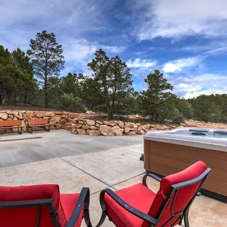 Spacious, Private Hot Tub, 6 bedrooms 5 Ensuite Bathrooms. 7th night FREE!