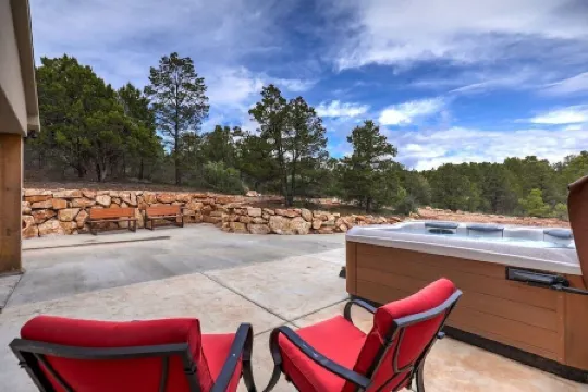 Spacious, Private Hot Tub, 6 bedrooms 5 Ensuite Bathrooms. 7th night FREE!