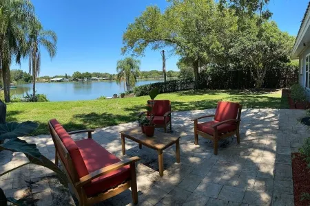 Keene · Lakefront Getaway~ Relax FL Style in the Hammock!