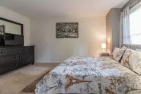 Vinings Vista: Your Serene VRBO Escape in Georgia Hotels in Vinings