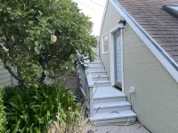 Stylish Seaside Cottage - Walking to Beach