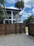 Suite A - 3 minutes walk to Center of Folly Beach, across from beach-1 Room