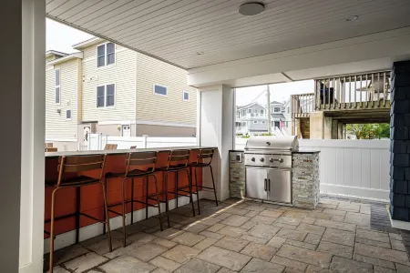 Beautiful Bayfront w/ Heated Pool & Dock.  6 Bedrooms, all w/ Ensuite Bathrooms.