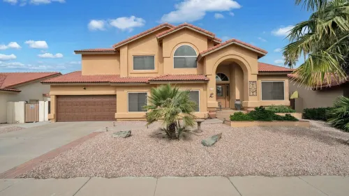 4 Bedroom 3 Bathroom on the Lake! 3 Queen Beds!