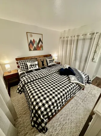 Tyrolean Chair 113, comfortable central townhome minutes from your adventure. Отели в г. Маммот-Лейкс