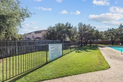 50 Yard Line Hotels near Easterwood Airport