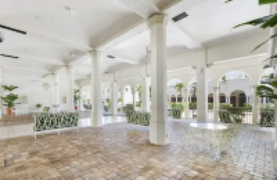 Luxury 2 bedroom condo on Palm Beach Island!