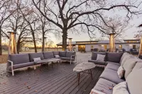 Welcome to our picturesque ranch oasis less than 1 hour from DFW!
