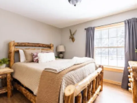 4-bedroom cabin just 10 minutes from Adirondack Park Hotels in Webb