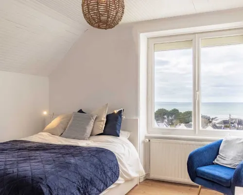 Spacious villa with sea view, 200 m from the beach. Hotels in Saint-Nic