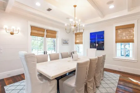 WaterColor Cottage with 6 seater golf cart + 6 bikes, 9 pools, beach access! Отели рядом с достопримечательностью «Парк штата Грейтон Бич»