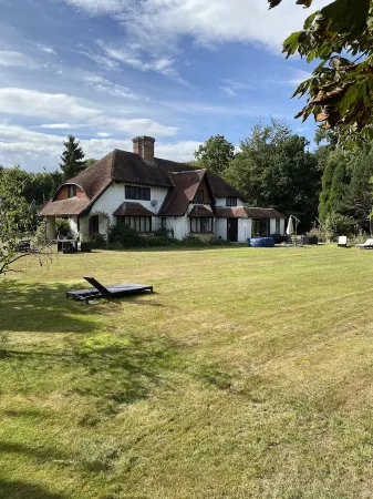 Four Oaks Chichester Отели рядом с достопримечательностью «Университет Чичестер»