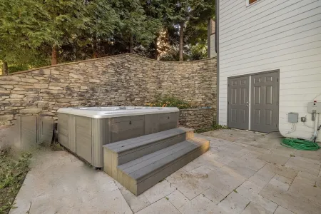 Top Rated Luxury 8-bedroom house with Best Boathouse on Lake Gaston.