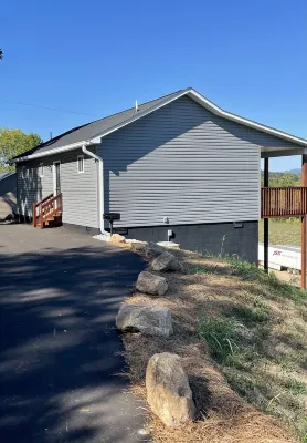 Relaxing Hillside Getaway with a Mountain View Hotels in Franklin